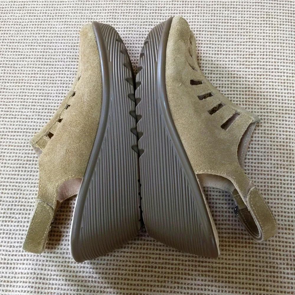 Skechers , Parallel Trapezoid, slingback wedge leather beige sandal. 8